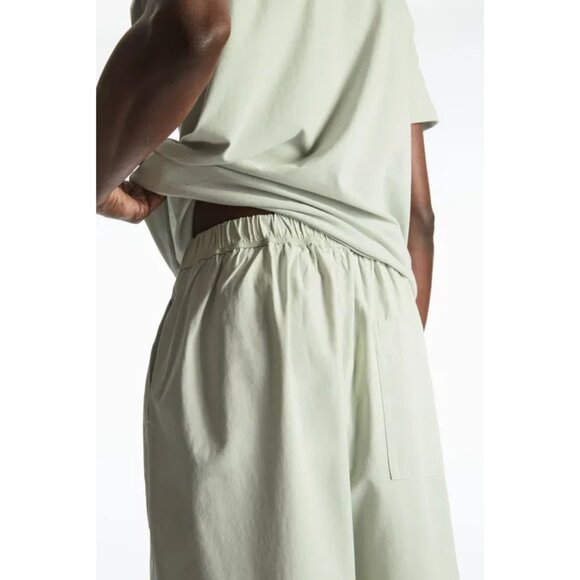 New! COS | Men's Wide-Leg Elasticated Trousers In Light Green - Picture 3 of 12